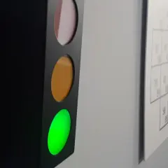 Symulator świateł drogowych, część psychotestów dla kierowców kat B. Zielone światło zapalone.