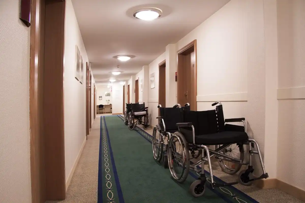 Świadczenie rehabilitacyjne po umowie - kiedy przysługuje?