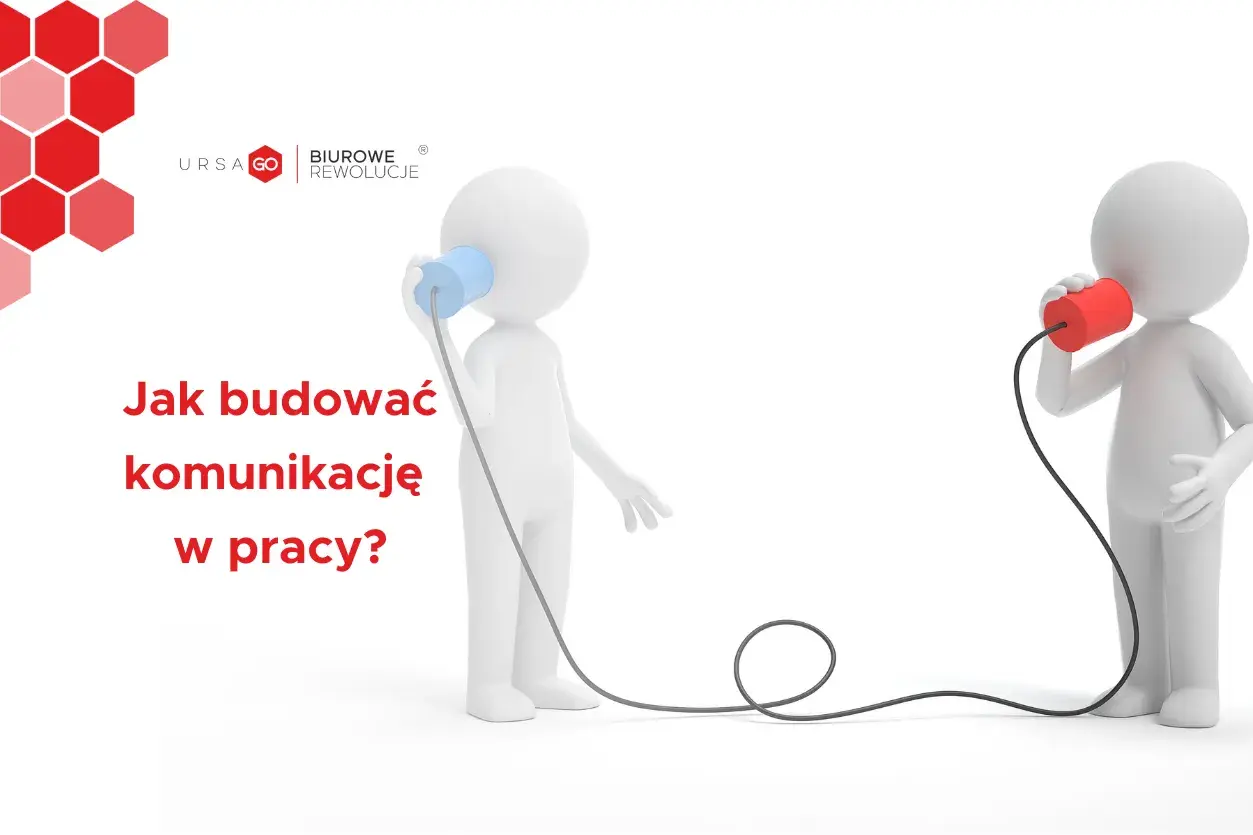 Dwóch ludzików rozmawia przez puszki, symbolizując bariery komunikacyjne w pracy.